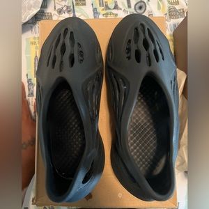Yeezy kids foam runner size 13 color mineral black